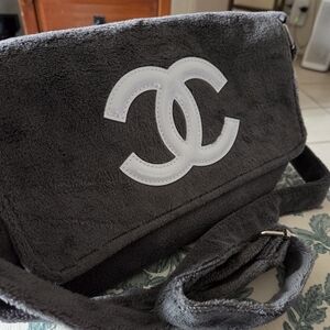 🩶🤍GWP Chanel Precision Bag